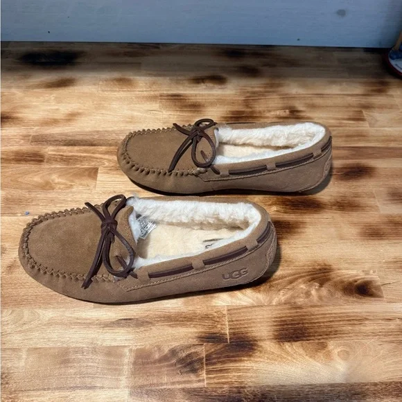 UGG Dakota Slipper~Size: 6 - Picture 5 of 7